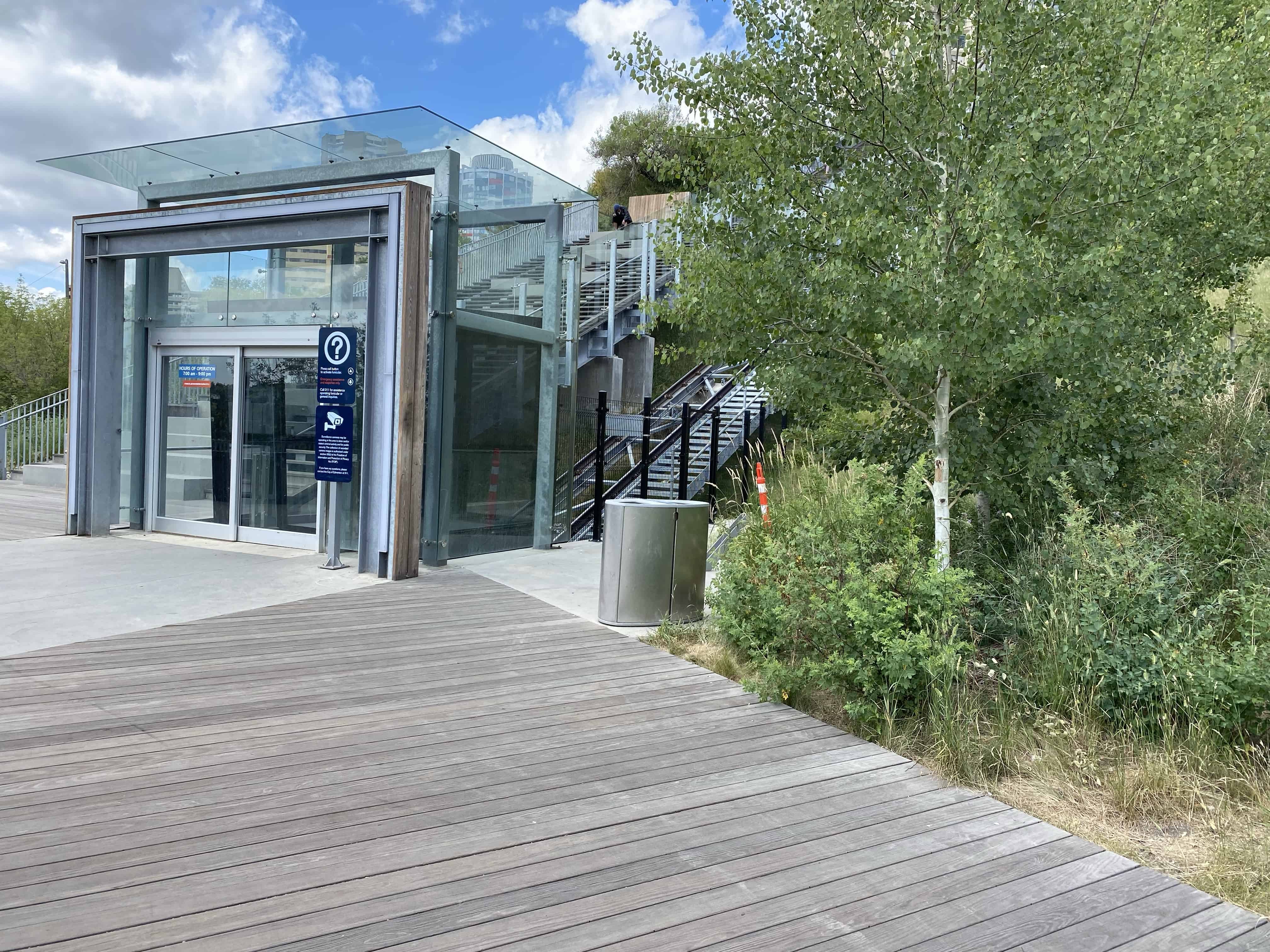 This is the bottom of the funicular.