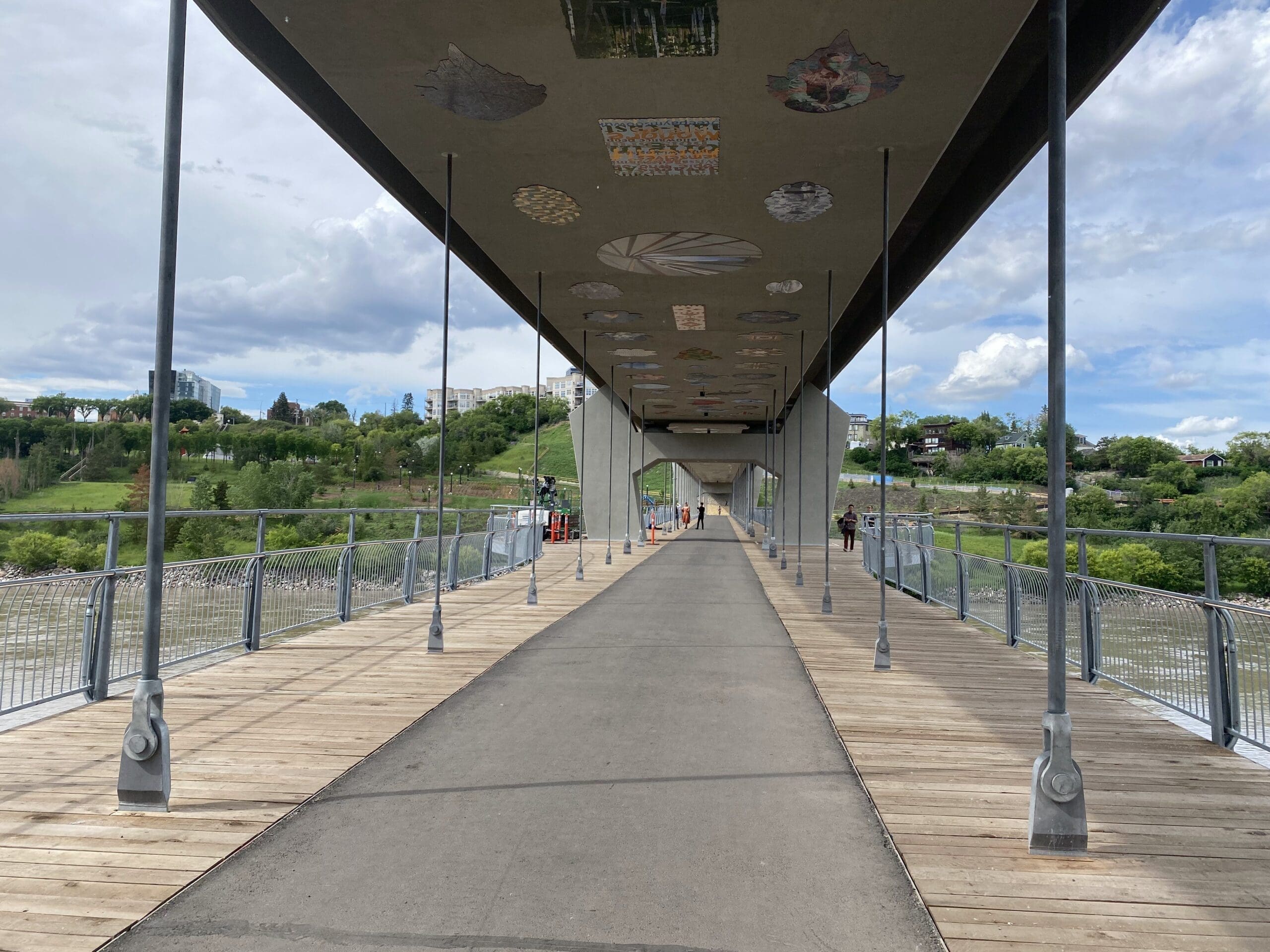 The Tawatinâ Bridge, (pronounced d?-WAH-tin-now(