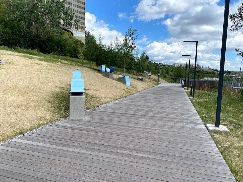 This walkway leads from the funicular to the viewing area over the river valley, and to the elevator and stairs taking you down to the trails.