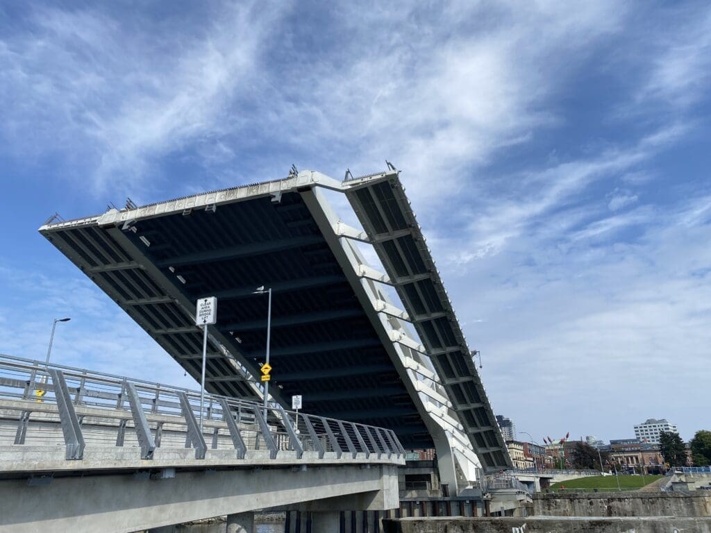 Johnson Street Bridge lifting in Victoria BC